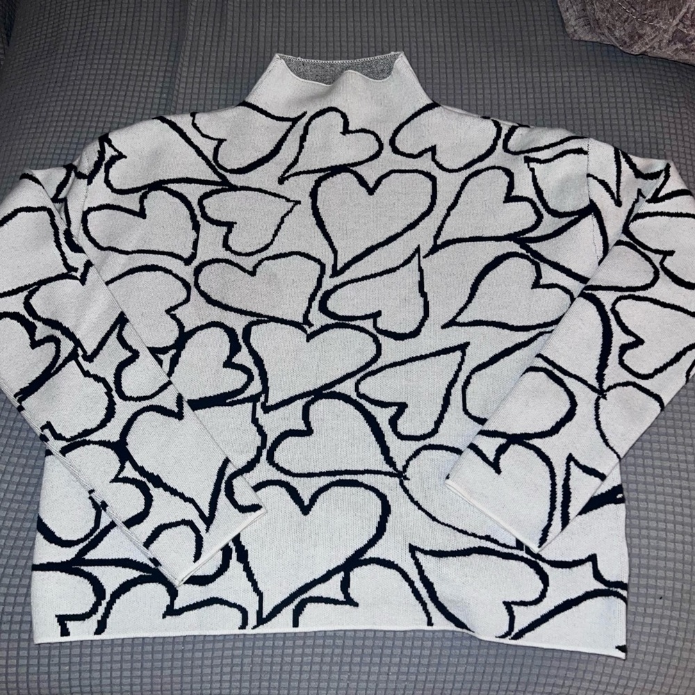 Tahari White and Black Turtleneck Sweater with Heart Pattern - Small